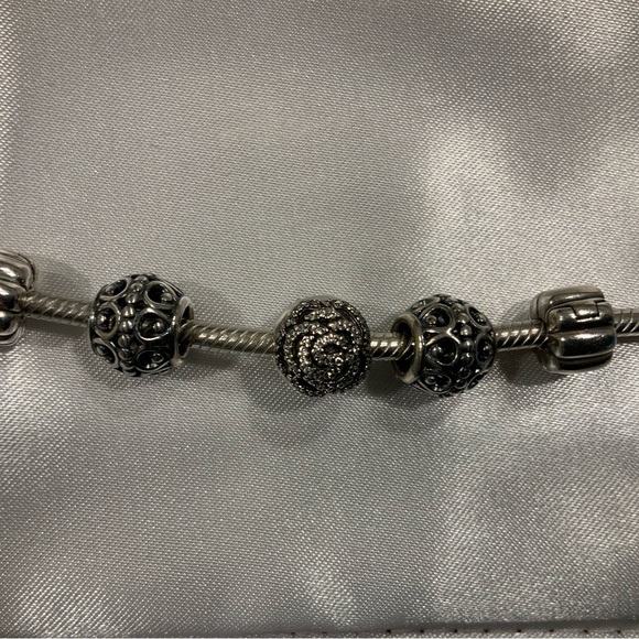 Pandora bracelet with 5 charms - Picture 3 of 5